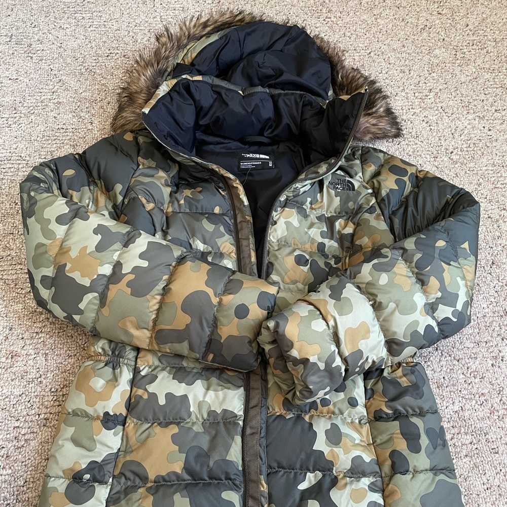 The North Face Women’s Medium Puffer Coat - Camo with fur trimmed hood